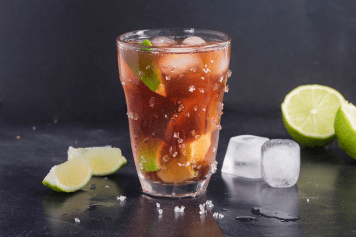 Copo de drink com gin: Cubata