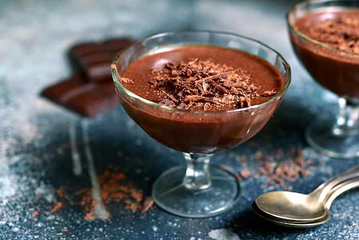 jantar romântico em casa: mousse de chocolate com toque de café