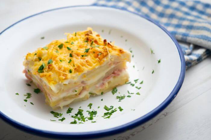 Lasanha de queijo e presunto