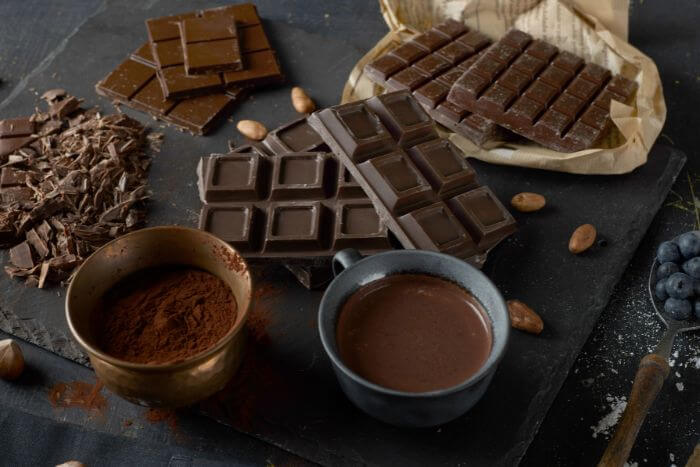 receitas de chocolate quente
chocolate quente com barra de chocolate