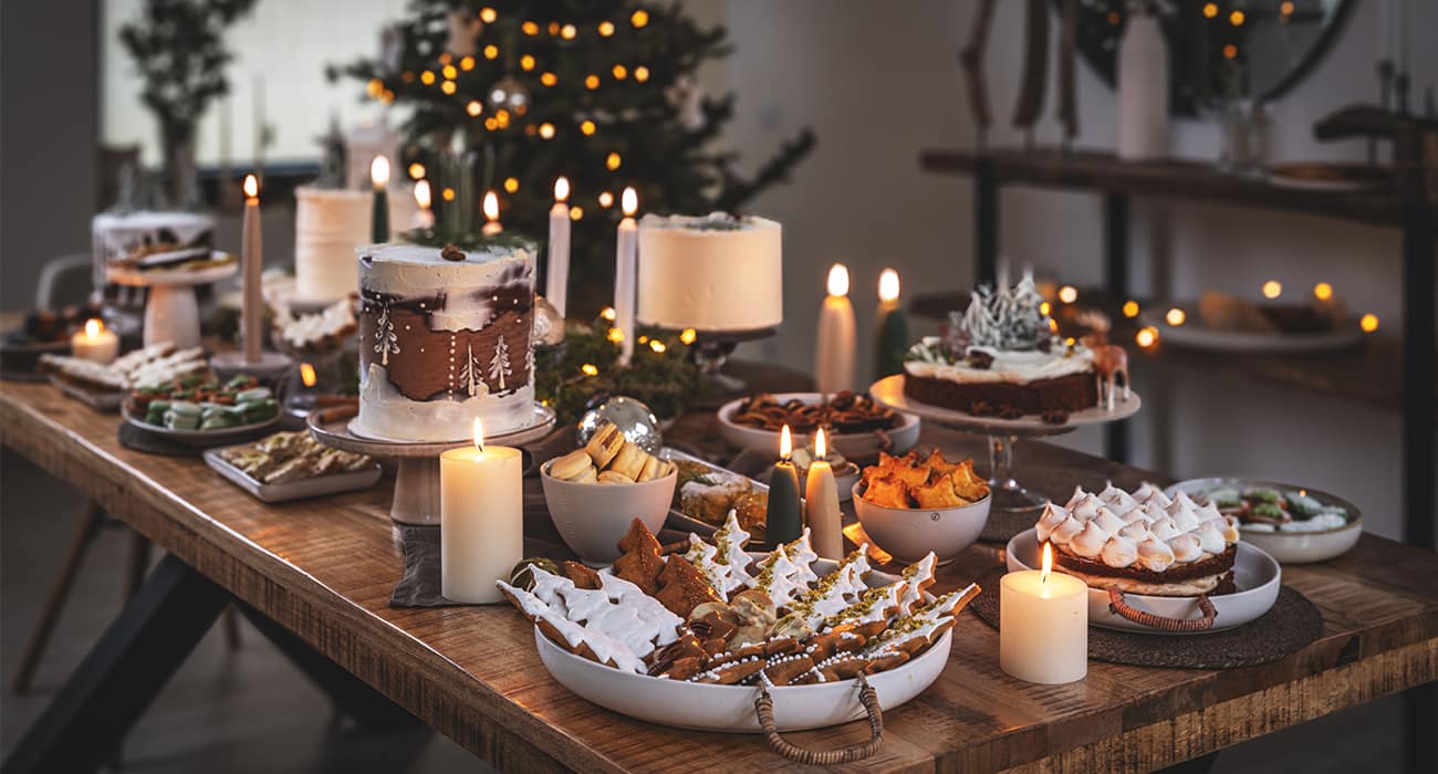 Mesa Da Ceia Com Sobremesas De Natal