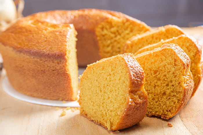 bolo de liquidificador simples: bolo de fubá