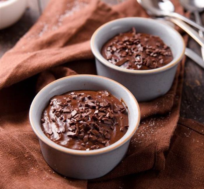 Mousse de chocolate em cumbucas.