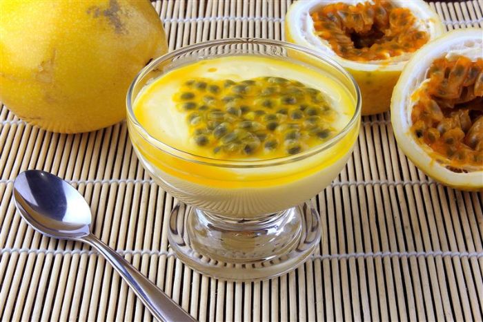 Mousse de maracujá em taça.