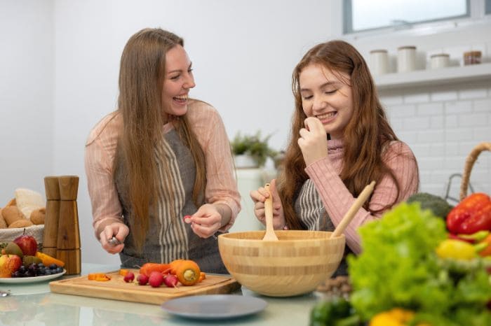 criança acima de 10 anos cozinhando