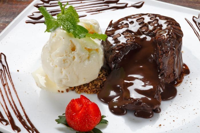 Petit gâteau fácil com sorvete