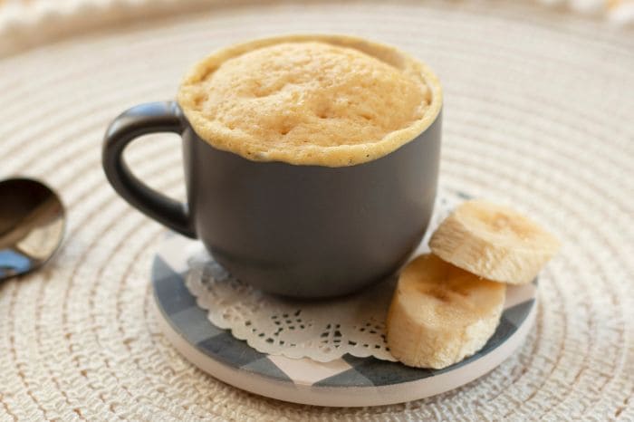 Bolo de banana no micro-ondas. 