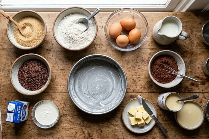 Ingredientes para fazer bolo de brigadeiro